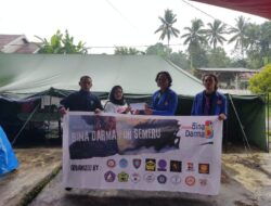 Pose Di Didepan Tenda Lokasi Erupsi Kab Lumajang Jatim