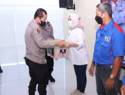 Kepedulian Kapolri Serahkan Bantuan Melalui Polda Sumsel