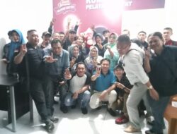 Kebersamaan dan Antusiasme 44 Relawan dalam Menyambut Ibu Siti Atikoh Supriant