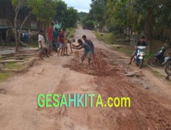 Jalan Askes Desa Lubuk Saung Rusak Parah.