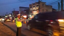 Kasat Lantas Polres Banyuasin Pimpin Langsung,Urai kepadatan Arus Kendaraan di Kecamatan Talang Kelapa