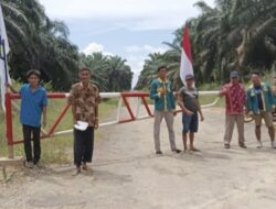 Warga Tampang Baru Kecamatan Bayung Lencir Portal Akses Jalan PT, BSS Meminta Segera Perbaikan Jalan