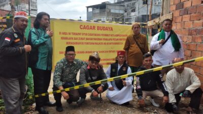 Kesultanan Palembang Darussalam dan AMPCB Dampingi Disbud Palembang Pasang Plang CB di Komplek Pemakaman Pangeran Kramojayo