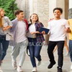 Kortisol dan testosteron dapat memengaruhi cara remaja membangun kepercayaan dalam situasi sosial