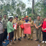 Pasca Cuaca Ekstrem di Balik Bukit, Sekda Lampung Barat Serahkan Bantuan dan Imbau Warga Tetap Waspada Kecamatan Balik Bukit