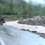 Lembah Anai Lumpuhkan Total Akses Padang-Bukittinggi Terputus Akses Padang-Bukittinggi Terputus