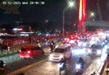 Arus Lalu Lintas Jembatan Ampera Padat Merayap Jelang Malam Pergantian Tahun