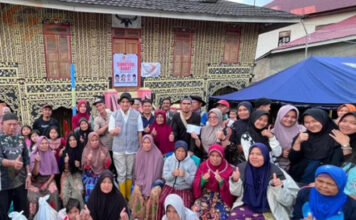 Tembus Medan Ekstrem dengan Motor, Anggota DPR Ade Rezki Pratama Salurkan Bantuan ke Daerah Terisolir Bantuan ke Daerah Terisolir