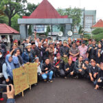 Ratusan Massa Geruduk Kantor Gubernur, Desak Hentikan Pembangunan RS AK Gani di BKB Benteng Kuto Besak