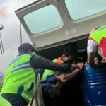 Akses Jalan Terputus, Pertamina Gunakan Pesawat dan Rakit untuk Distribusi Pasokan BBM dan LPG Distribusi Pasokan BBM