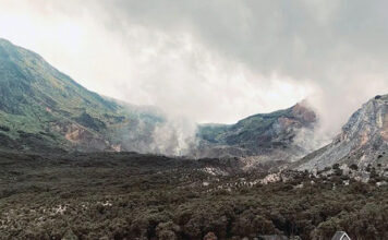 Libur Nataru, Ribuan Wisatawan Padati Gunung Papandayan Gunung Papandayan
