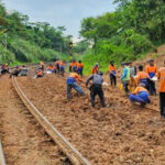 Hujan Deras Picu Longsor di Jalur Purwakarta-Ciganea, Sejumlah Perjalanan KA Tertahan Longsor di Jalur Purwakarta-Ciganea
