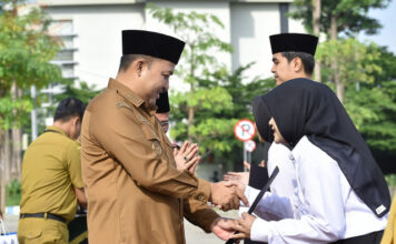 Bupati Pasuruan Serahkan SK Pengangkatan PPPK Paruh Waktu PPPK Paruh Waktu