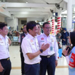 Kunjungi Surabaya, Bos KAI Serap Masukan Penumpang Demi Perbaikan Layanan Penumpang Padati Stasiun Surabaya