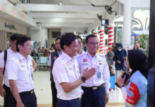 Kunjungi Surabaya, Bos KAI Serap Masukan Penumpang Demi Perbaikan Layanan Penumpang Padati Stasiun Surabaya