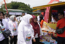 Ajak masyarakat Jawa Timur Gemar Makan Ikan, DKP Bagikan Bakso Ikan Gratis bakso ikan gratis
