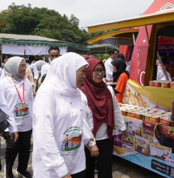 Ajak masyarakat Jawa Timur Gemar Makan Ikan, DKP Bagikan Bakso Ikan Gratis bakso ikan gratis