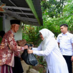 ASN Banyuwangi Berbagi: Ribuan Pegawai Turun Gunung Salurkan Puluhan Ribu Paket Sembako ASN Banyuwangi Berbagi