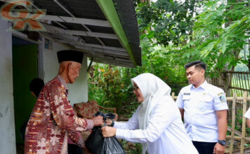 ASN Banyuwangi Berbagi: Ribuan Pegawai Turun Gunung Salurkan Puluhan Ribu Paket Sembako ASN Banyuwangi Berbagi