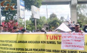 Demo di Kejati Sumsel, Aktivis Desak Pengusutan Dana Hibah KONI Demo di Kejati Sumsel