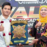 Gubernur Khofifah Sambut Juara D’Academy 7 Valen Akbar di Gedung Grahadi Juara D'Academy 7