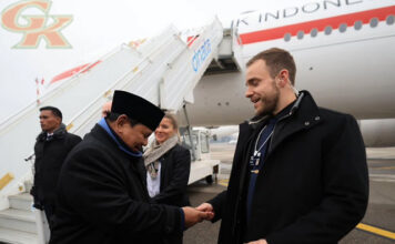 Apresiasi Diplomatik: Presiden Prabowo Berikan Koin Kepresidenan kepada Pengawal Swiss Koin Kepresidenan