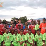 Aksi Lapangan Hijau di Wamena, Wapres Gibran Cetak 2 Gol Saat Main Bola Bareng Anak Papua Lapangan Hijau di Wamena