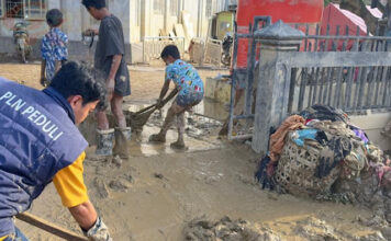 Suara Azan Kembali Menggema, Relawan PLN Bantu Bersihkan 15 Masjid Terdampak Bencana di Aceh Relawan PLN
