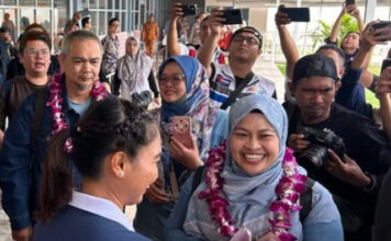 Wamenpar Ni Luh Puspa Sambut Wisatawan Pertama Tahun 2026 di Pelabuhan Baru Batam Wisatawan Pertama Tahun 2026