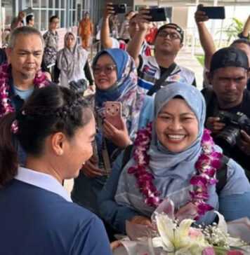 Wamenpar Ni Luh Puspa Sambut Wisatawan Pertama Tahun 2026 di Pelabuhan Baru Batam Wisatawan Pertama Tahun 2026